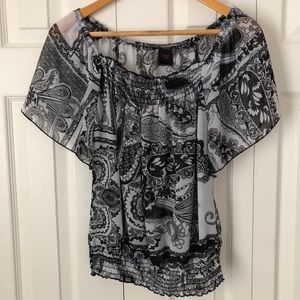 [SOLD] Black and white blouse